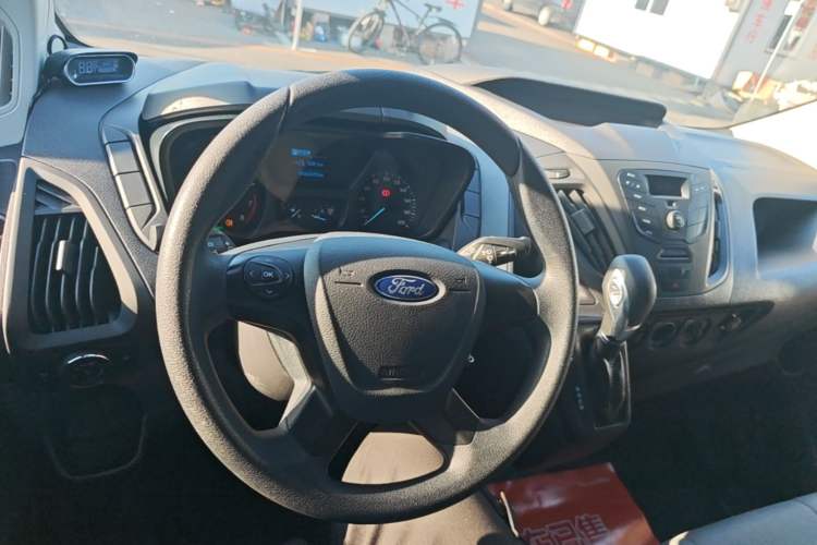 Used Ford Transit 2019 2.0T Gasoline Automatic Multi-Function Commercial Vehicle Short Wheelbase Low Roof 6-Seater China VI Standard Center Console