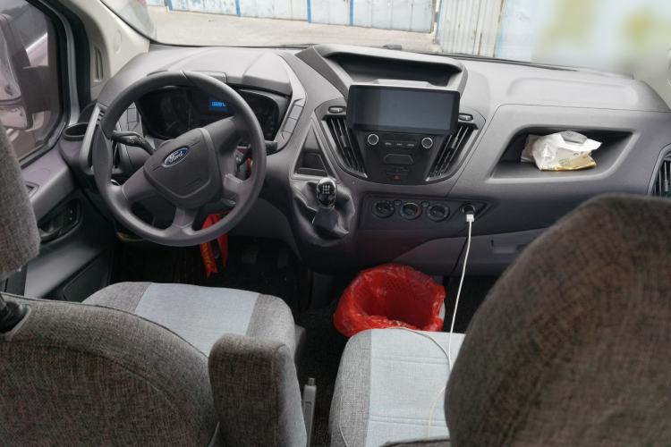 Used Ford Transit 2019 2.0T Diesel Multi-Purpose Commercial Vehicle Mid-Drive Mid-Roof 6-Seater China VI Standard Center Console