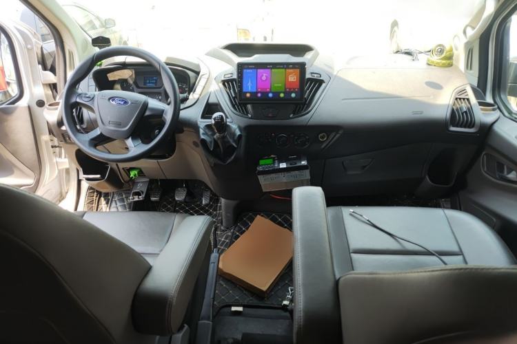Used Ford Transit 2019 2.0T Diesel Commercial & Travel Short Wheelbase Low-Roof 7-Seater China VI Standard Center Console