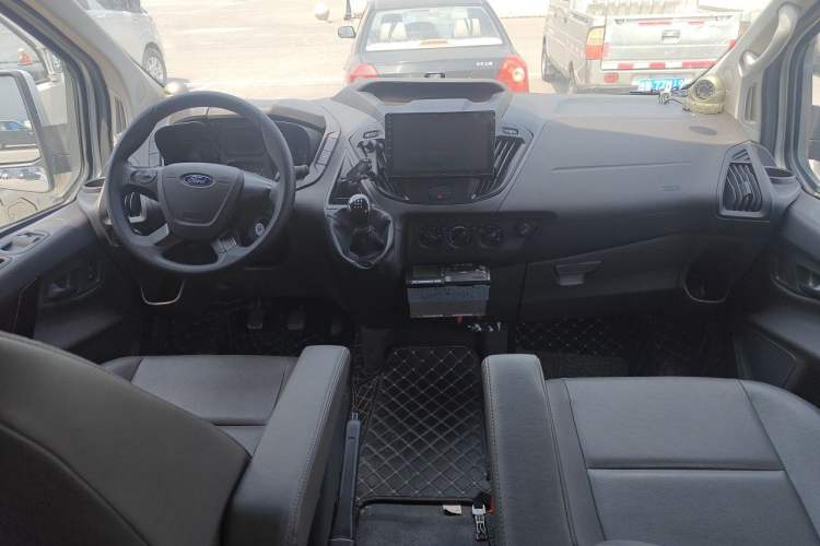Used Ford Transit 2019 2.0T Diesel Commercial & Travel Short Wheelbase Low-Roof 7-Seater China VI Standard Center Console