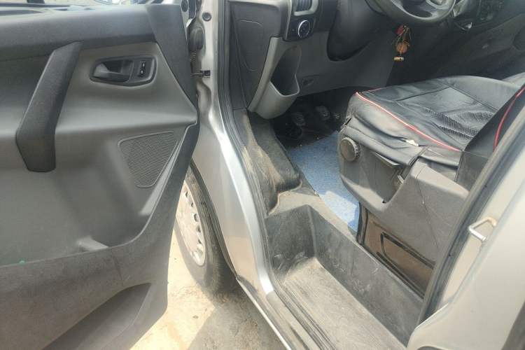 Used Ford Transit 2019 2.0T Diesel Multi-Purpose Commercial Vehicle Short Wheelbase Low Roof 6-Seater China VI Standard Driver Seat