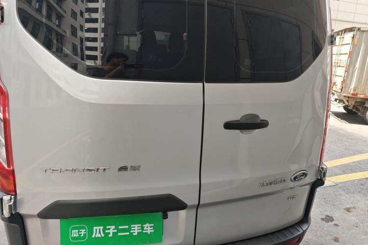 Used Ford Transit 2019 2.0T Diesel Multi-Purpose Commercial Vehicle Short Wheelbase Low Roof 6-Seater China VI Standard Exterior 4
