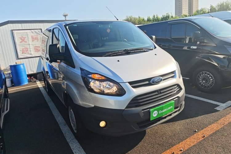 Used Ford Transit 2019 2.0T Gasoline Automatic Multi-Function Commercial Vehicle Short Wheelbase Low Roof 6-Seater China VI Standard Front Right 45 Deg