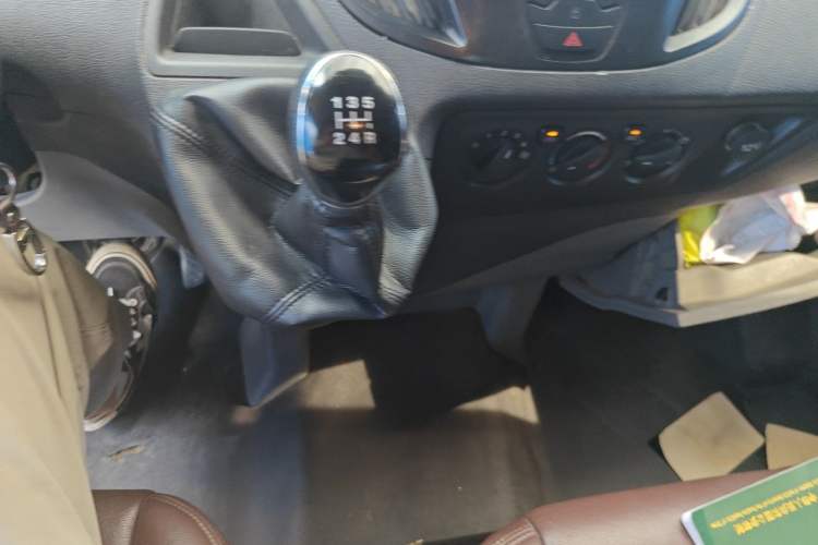Used Ford Transit 2019 2.0T Diesel Multi-Purpose Commercial Vehicle Mid-Drive Mid-Roof 6-Seater China VI Standard Gear Lever