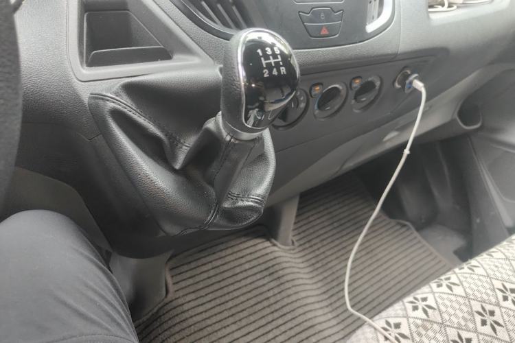 Used Ford Transit 2019 2.0T Diesel Multi-Purpose Commercial Vehicle Mid-Drive Mid-Roof 6-Seater China VI Standard Gear Lever