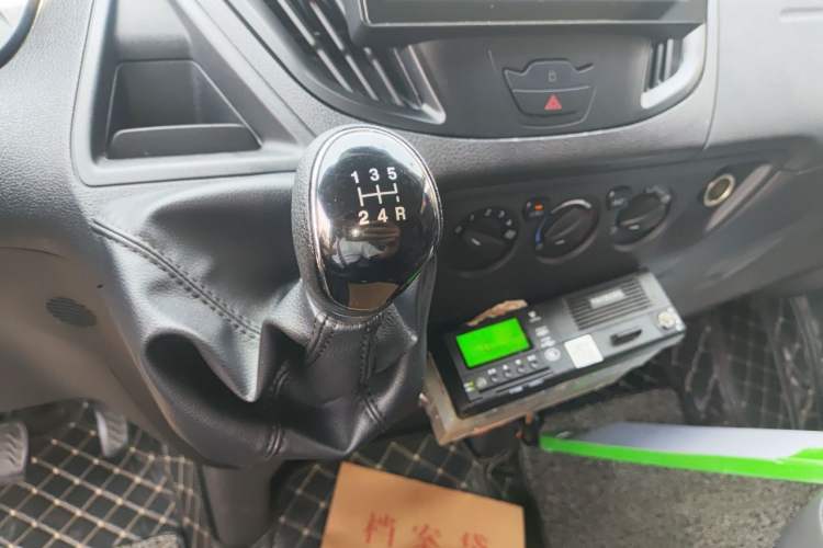 Used Ford Transit 2019 2.0T Diesel Commercial & Travel Short Wheelbase Low-Roof 7-Seater China VI Standard Gear Lever