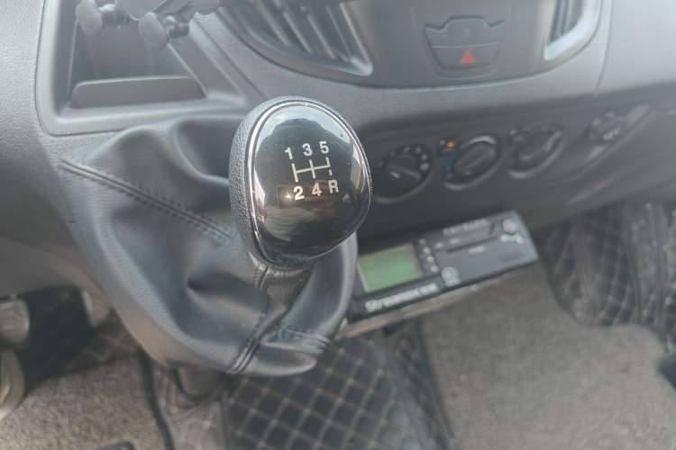 Used Ford Transit 2019 2.0T Diesel Commercial & Travel Short Wheelbase Low-Roof 7-Seater China VI Standard Gear Lever