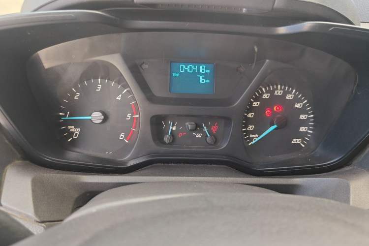 Used Ford Transit 2019 2.0T Diesel Multi-Purpose Commercial Vehicle Mid-Drive Mid-Roof 6-Seater China VI Standard Instrument Cluster