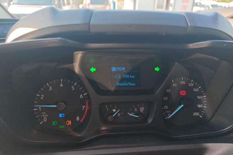 Used Ford Transit 2019 2.0T Gasoline Automatic Multi-Function Commercial Vehicle Short Wheelbase Low Roof 6-Seater China VI Standard Instrument Cluster
