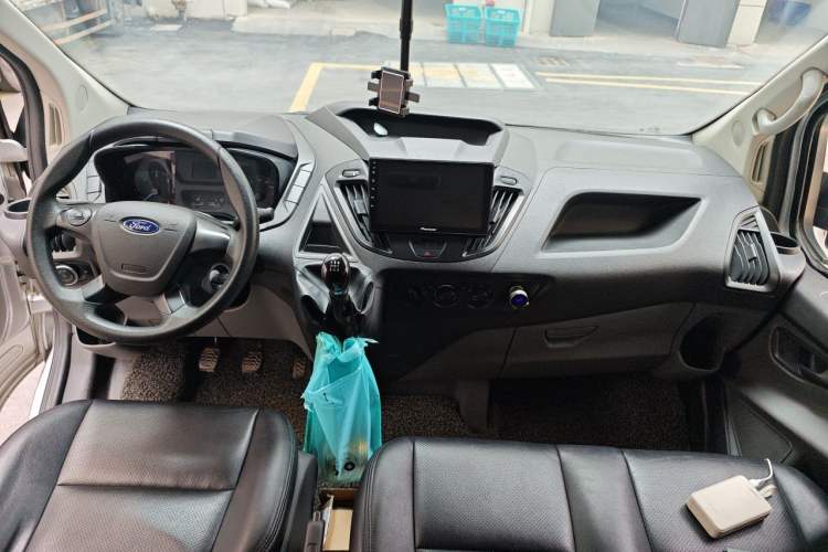 Used Ford Transit 2019 2.0T Diesel Multi-Purpose Commercial Vehicle Short Wheelbase Low Roof 6-Seater China VI Standard Interior 2