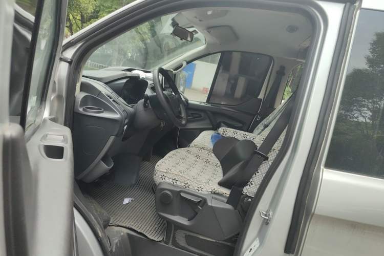 Used Ford Transit 2019 2.0T Diesel Multi-Purpose Commercial Vehicle Mid-Drive Mid-Roof 6-Seater China VI Standard Interior 3