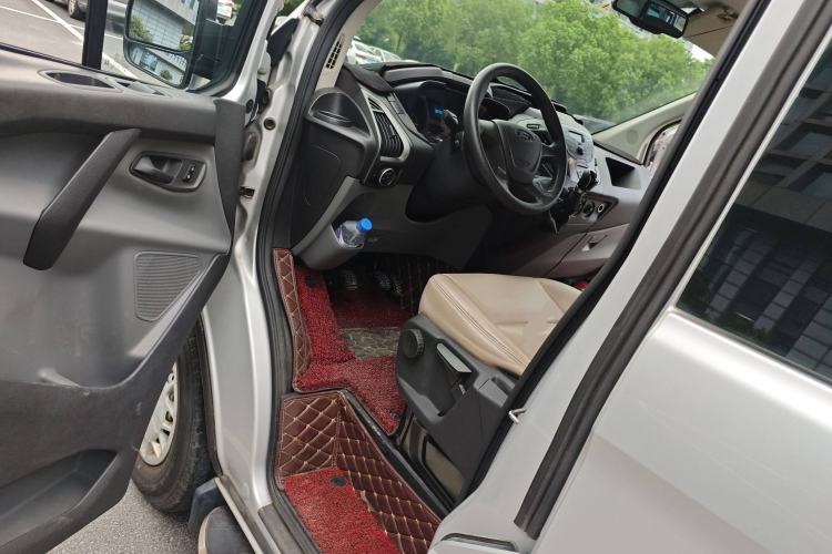 Used Ford Transit 2019 2.0T Diesel Multi-Purpose Commercial Vehicle Short Wheelbase Mid-Roof Design 6-Seater China VI Standard Interior 3