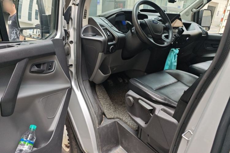 Used Ford Transit 2019 2.0T Diesel Multi-Purpose Commercial Vehicle Short Wheelbase Low Roof 6-Seater China VI Standard Interior 3
