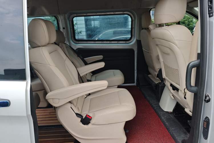 Used Ford Transit 2019 2.0T Diesel Multi-Purpose Commercial Vehicle Short Wheelbase Mid-Roof Design 6-Seater China VI Standard Interior 4