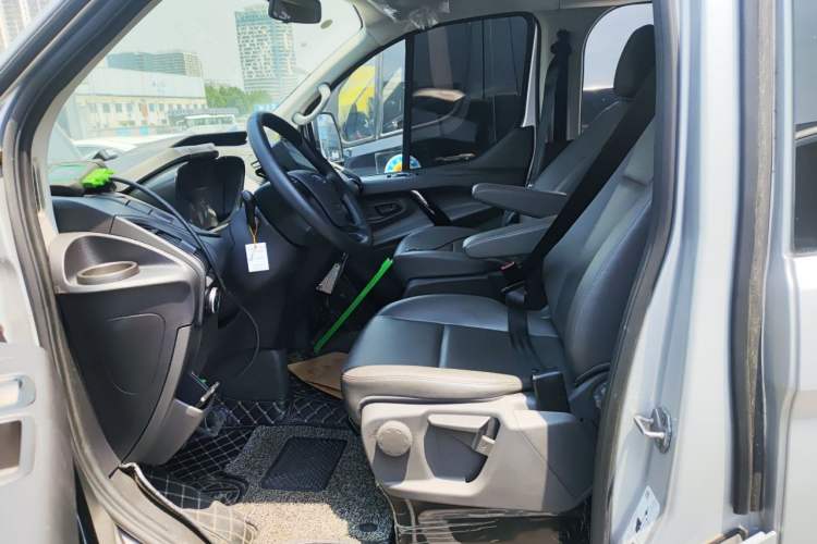 Used Ford Transit 2019 2.0T Diesel Commercial & Travel Short Wheelbase Low-Roof 7-Seater China VI Standard Left Front Seat