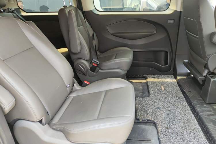 Used Ford Transit 2019 2.0T Diesel Commercial & Travel Short Wheelbase Low-Roof 7-Seater China VI Standard Left Rear Seat