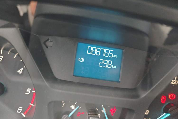 Used Ford Transit 2019 2.0T Diesel Multi-Purpose Commercial Vehicle Short Wheelbase Mid-Roof Design 6-Seater China VI Standard Odometer Close Up