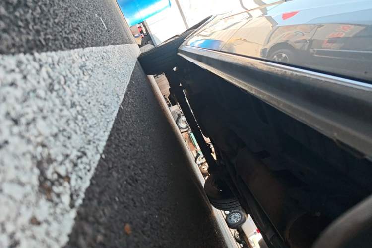 Used Ford Transit 2019 2.0T Gasoline Automatic Multi-Function Commercial Vehicle Short Wheelbase Low Roof 6-Seater China VI Standard Right Side Sill