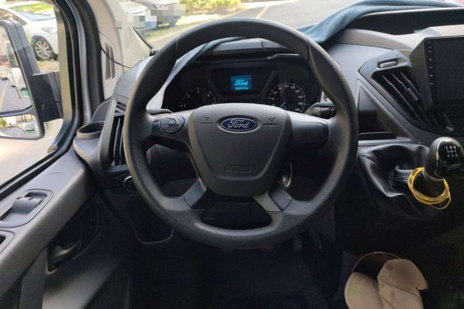 Used Ford Transit 2019 2.0T Diesel Multi-Purpose Commercial Vehicle Short Wheelbase Low Roof 6-Seater China VI Standard Steering Wheel