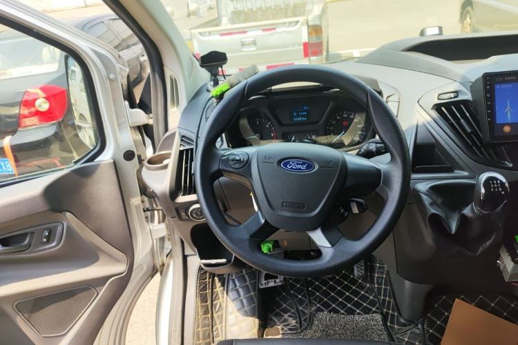 Used Ford Transit 2019 2.0T Diesel Commercial & Travel Short Wheelbase Low-Roof 7-Seater China VI Standard Steering Wheel