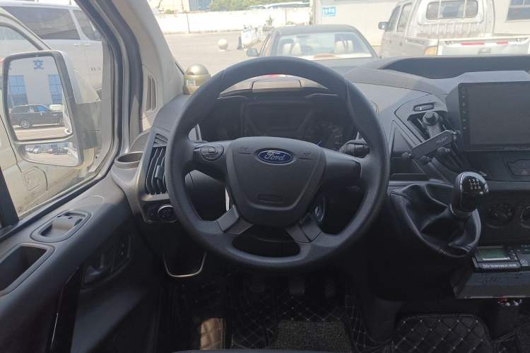 Used Ford Transit 2019 2.0T Diesel Commercial & Travel Short Wheelbase Low-Roof 7-Seater China VI Standard Steering Wheel