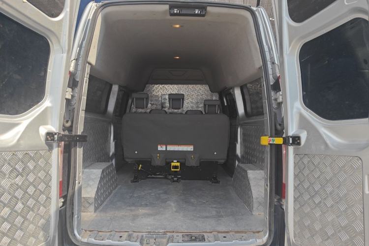 Used Ford Transit 2019 2.0T Diesel Multi-Purpose Commercial Vehicle Mid-Drive Mid-Roof 6-Seater China VI Standard Trunk