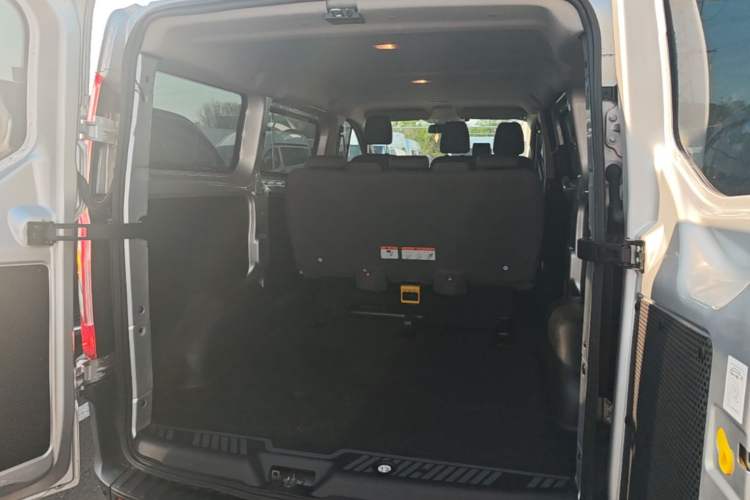 Used Ford Transit 2019 2.0T Gasoline Automatic Multi-Function Commercial Vehicle Short Wheelbase Low Roof 6-Seater China VI Standard Trunk