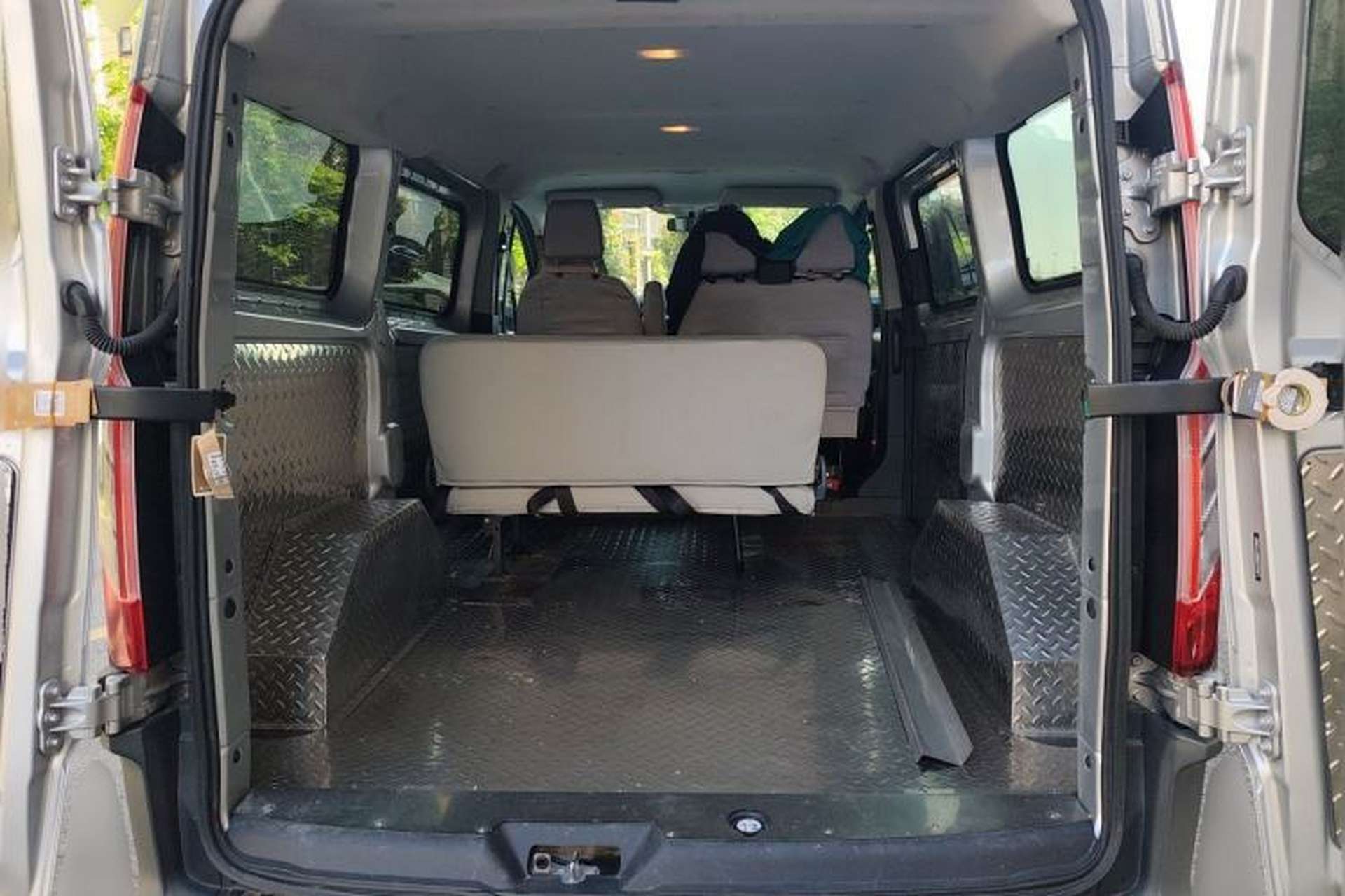 Used Ford Transit 2019 2.0T Diesel Multi-Purpose Commercial Vehicle Short Wheelbase Low Roof 6-Seater China VI Standard Trunk