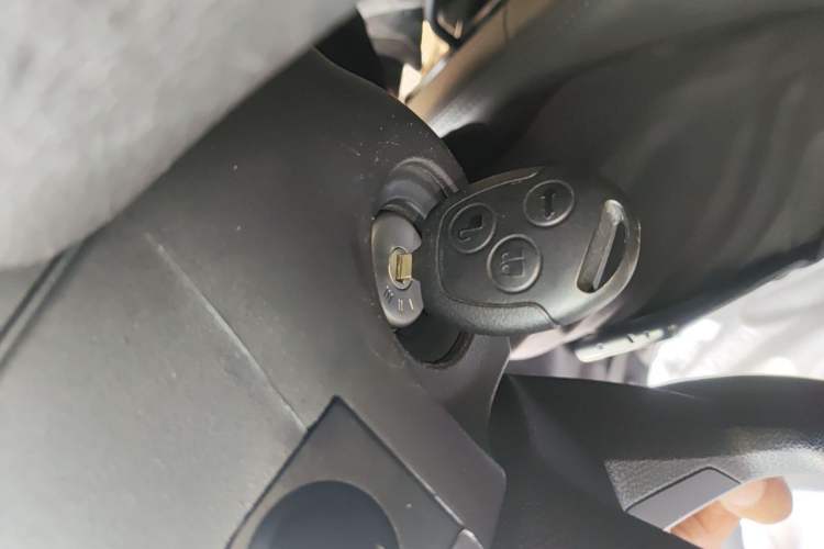 Used Ford Transit 2019 2.0T Diesel Commercial & Travel Short Wheelbase Low-Roof 7-Seater China VI Standard Vehicle Key