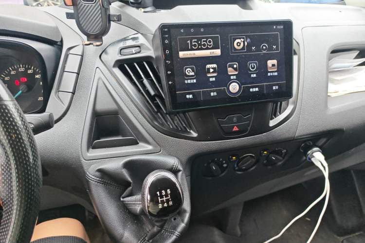 Used Ford Transit 2019 2.0T Diesel Van Mid-Chassis Mid-Roof 3-Seater China VI Standard Audio And AC Panel