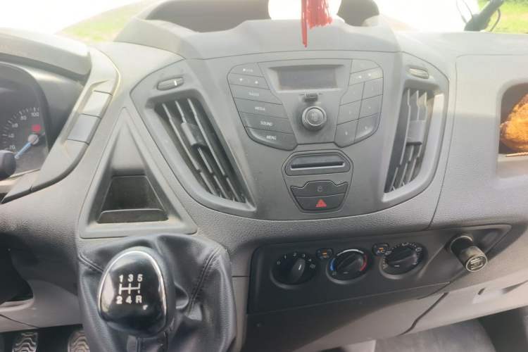 Used Ford Transit 2019 2.0T Diesel Multi-Purpose Commercial Vehicle Mid-Drive Mid-Roof 6-Seater China VI Standard Audio And AC Panel