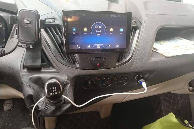 Used Ford Transit 2019 2.0T Diesel Commercial & Travel Short Wheelbase Low-Roof 7-Seater China VI Standard Audio And AC Panel