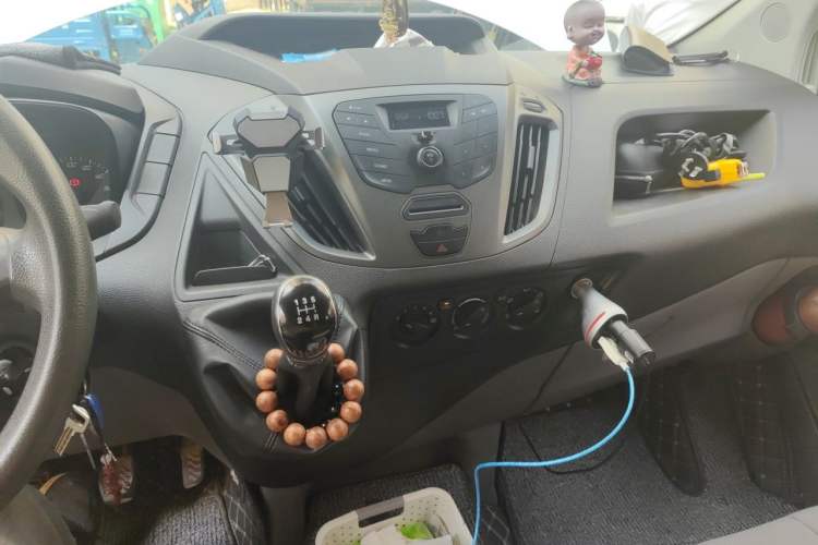 Used Ford Transit 2019 2.0T Diesel Multi-Purpose Commercial Vehicle Mid-Drive Mid-Roof 6-Seater China VI Standard Audio And AC Panel