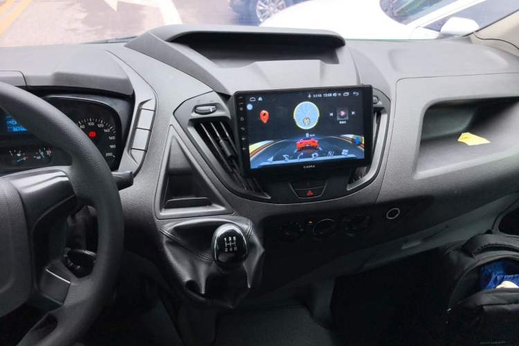 Used Ford Transit 2019 2.0T Diesel Business & Travel Mid-Drive Mid-Roof 7-Seater China VI Standard Audio And AC Panel