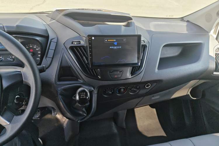 Used Ford Transit 2019 2.0T Diesel Multi-Purpose Commercial Vehicle Mid-Drive Mid-Roof 6-Seater China VI Standard Audio And AC Panel