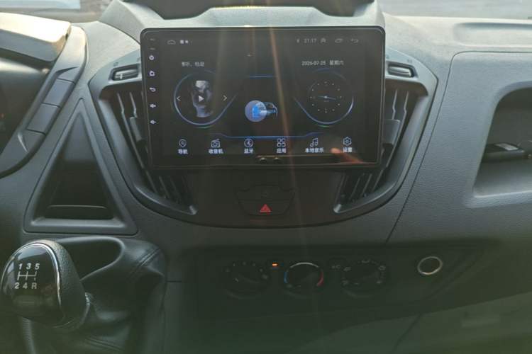 Used Ford Transit 2019 2.0T Diesel Multi-Purpose Commercial Vehicle Mid-Drive Mid-Roof 6-Seater China VI Standard Audio And AC Panel