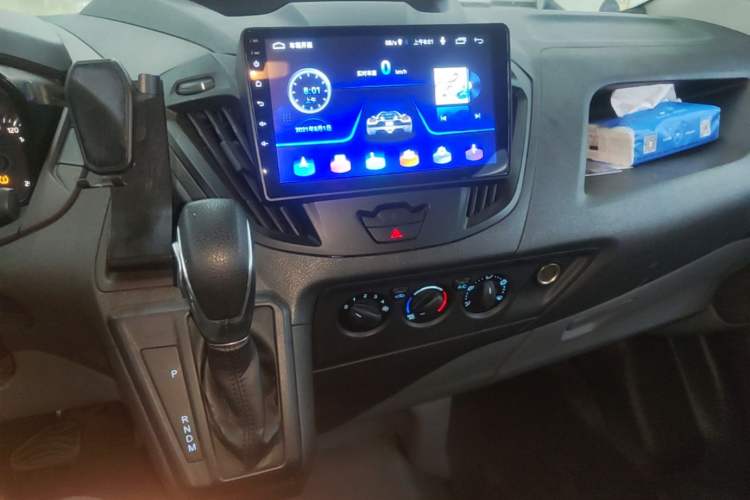 Used Ford Transit 2019 2.0T Gasoline Automatic Multi-Function Commercial Vehicle Short Wheelbase Low Roof 6-Seater China VI Standard Audio And AC Panel