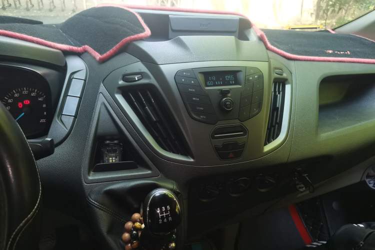Used Ford Transit 2019 2.0T Diesel Multi-Purpose Commercial Vehicle Mid-Drive Mid-Roof 6-Seater China VI Standard Audio And AC Panel