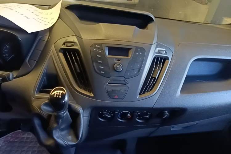 Used Ford Transit 2019 2.0T Diesel Commercial & Travel Mid-axle Mid-roof 9-Seater China VI Audio And AC Panel