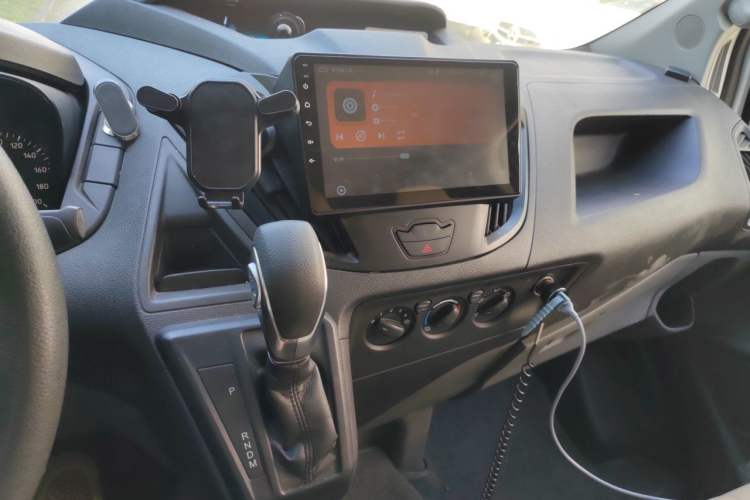 Used Ford Transit 2019 2.0T Gasoline Automatic Multi-Function Commercial Vehicle Short Wheelbase Low Roof 6-Seater China VI Standard Audio And AC Panel