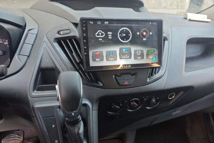 Used Ford Transit 2019 2.0T Diesel Business & Travel Mid-Drive Mid-Roof 8-Seater China VI Standard Audio And AC Panel