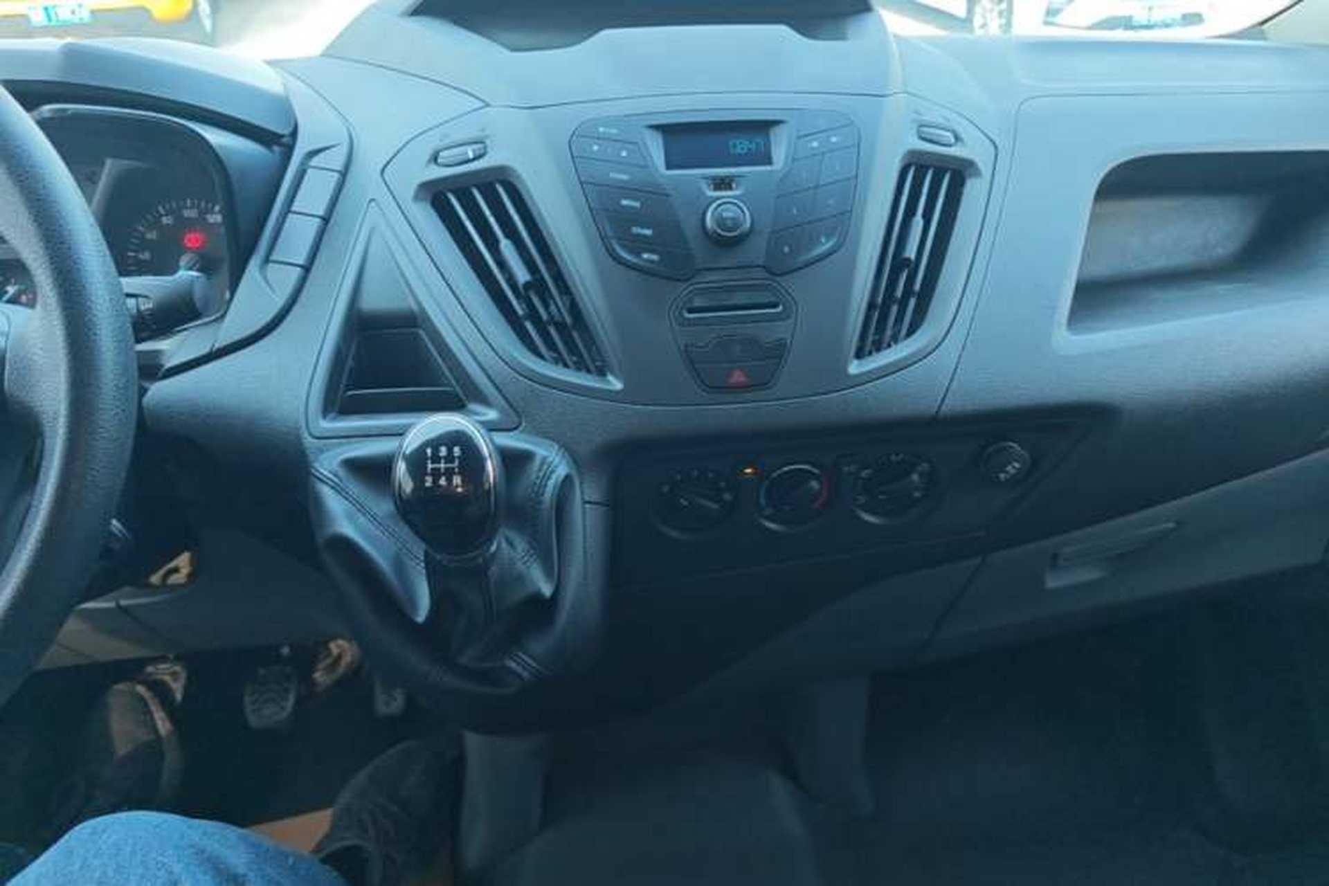 Used Ford Transit 2019 2.0T Diesel Multi-Purpose Commercial Vehicle Mid-Drive Mid-Roof 6-Seater China VI Standard Audio And AC Panel