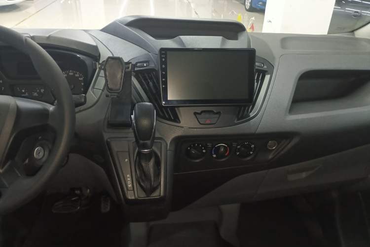 Used Ford Transit 2019 2.0T Gasoline Automatic Multi-Function Commercial Vehicle Short Wheelbase Low Roof 6-Seater China VI Standard Audio And AC Panel
