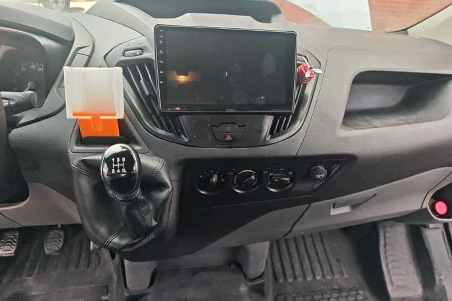 Used Ford Transit 2019 2.0T Diesel Multi-Purpose Commercial Vehicle Mid-Drive Mid-Roof 6-Seater China VI Standard Audio And AC Panel