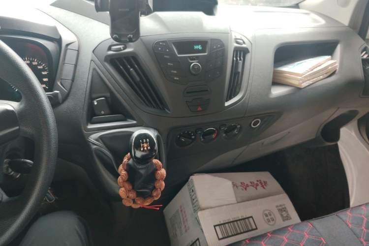 Used Ford Transit 2019 2.0T Diesel Multi-Purpose Commercial Vehicle Short Wheelbase Mid-Roof Design 6-Seater China VI Standard Audio And AC Panel