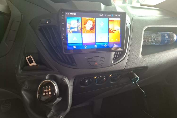 Used Ford Transit 2019 2.0T Diesel Multi-Purpose Commercial Vehicle Mid-Drive Mid-Roof 6-Seater China VI Standard Audio And AC Panel