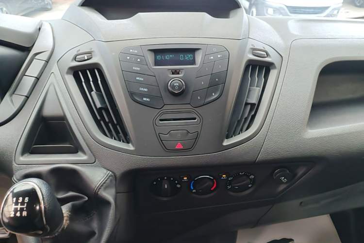 Used Ford Transit 2019 2.0T Diesel Multi-Purpose Commercial Vehicle Short Wheelbase Mid-Roof Design 6-Seater China VI Standard Audio And AC Panel