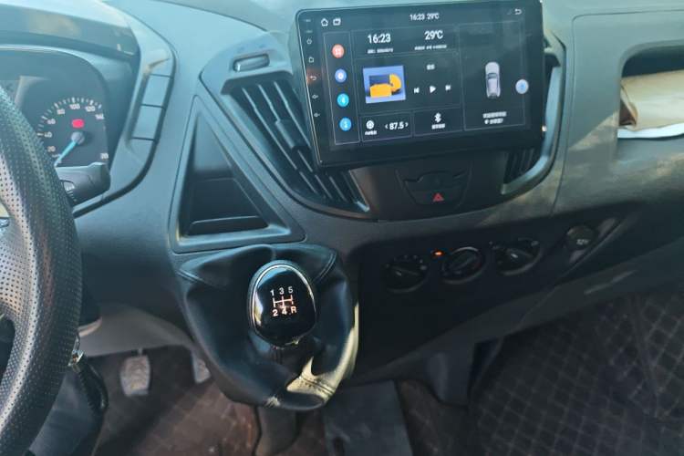 Used Ford Transit 2019 2.0T Diesel Multi-Purpose Commercial Vehicle Short Wheelbase Low Roof 6-Seater China VI Standard Audio And AC Panel
