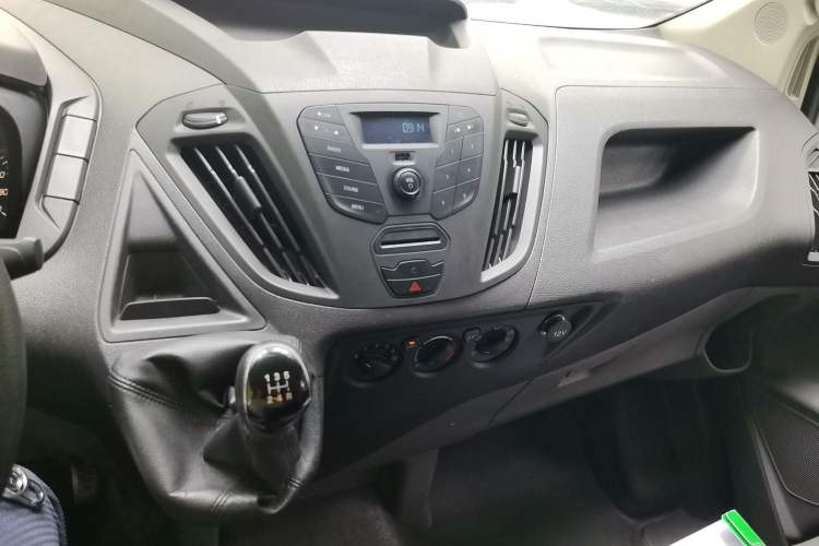 Used Ford Transit 2019 2.0T Diesel Multi-Purpose Commercial Vehicle Short Wheelbase Low Roof 6-Seater China VI Standard Audio And AC Panel