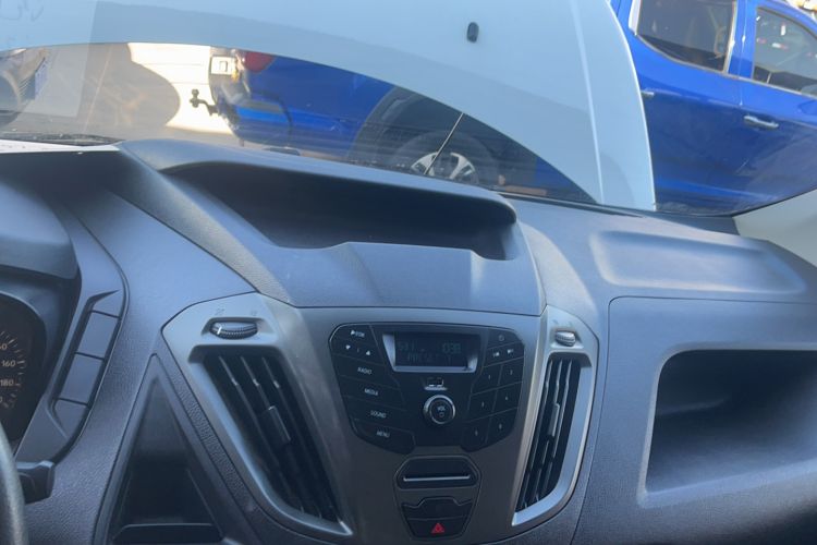 Used Ford Transit 2019 2.0T Gasoline Multi-Function Commercial Vehicle Short Wheelbase Mid-Roof 6-Seater China VI Standard Audio And AC Panel